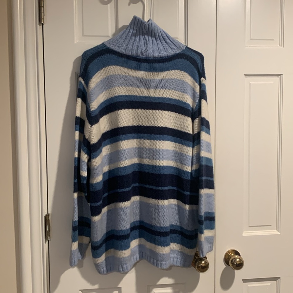 🩵💙Super Comfy Striped Sweater💙🩵 - Picture 2 of 6
